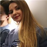 Tengo experiencia dando clases de Español o Inglés tanto a los adultos como a los niños.